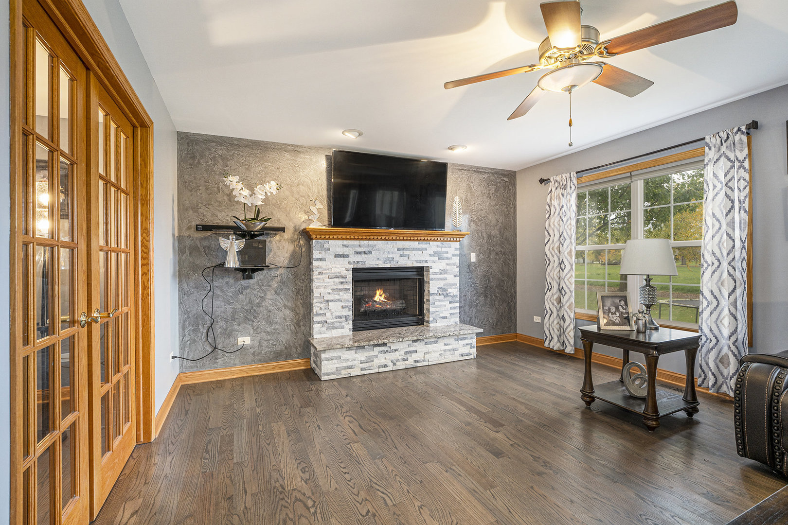 257 Pine Street Beecher, IL 60401 - Photo 3 of 31 a living room with furniture and a fireplace