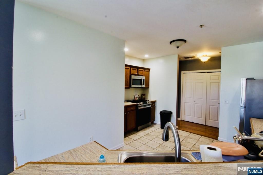 340 The Promenade Edgewater, NJ 07020 - Photo 22 of 46