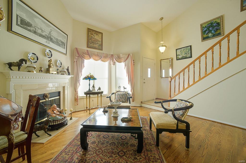 1032 North Spoede Road Creve Coeur, MO 63146 - Photo 3 of 40 Gallery Image 3
