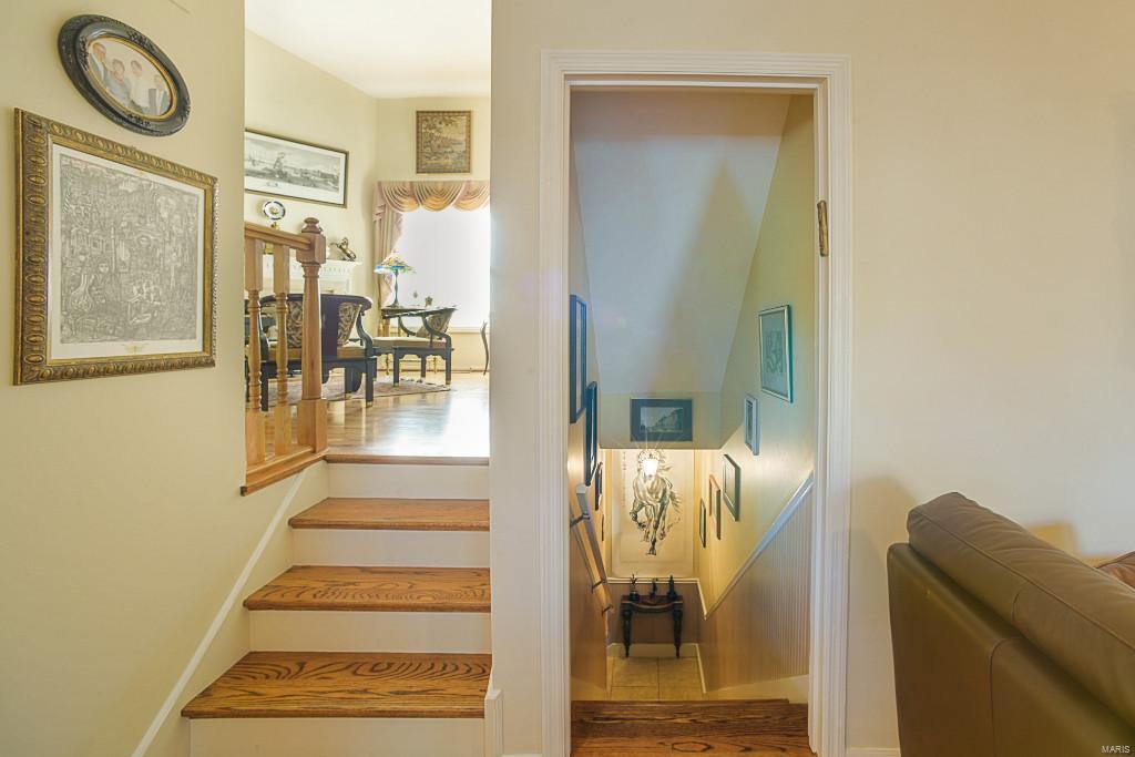 1032 North Spoede Road Creve Coeur, MO 63146 - Photo 4 of 40 Gallery Image 4