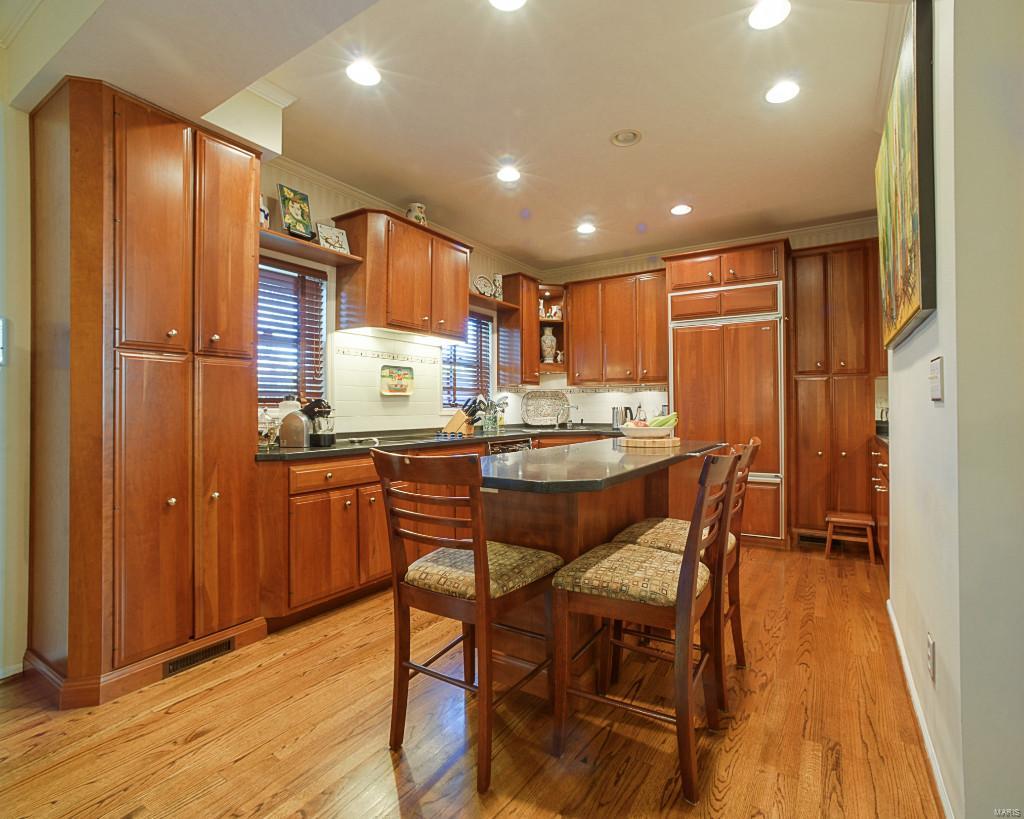 1032 North Spoede Road Creve Coeur, MO 63146 - Photo 5 of 40 Gallery Image 5