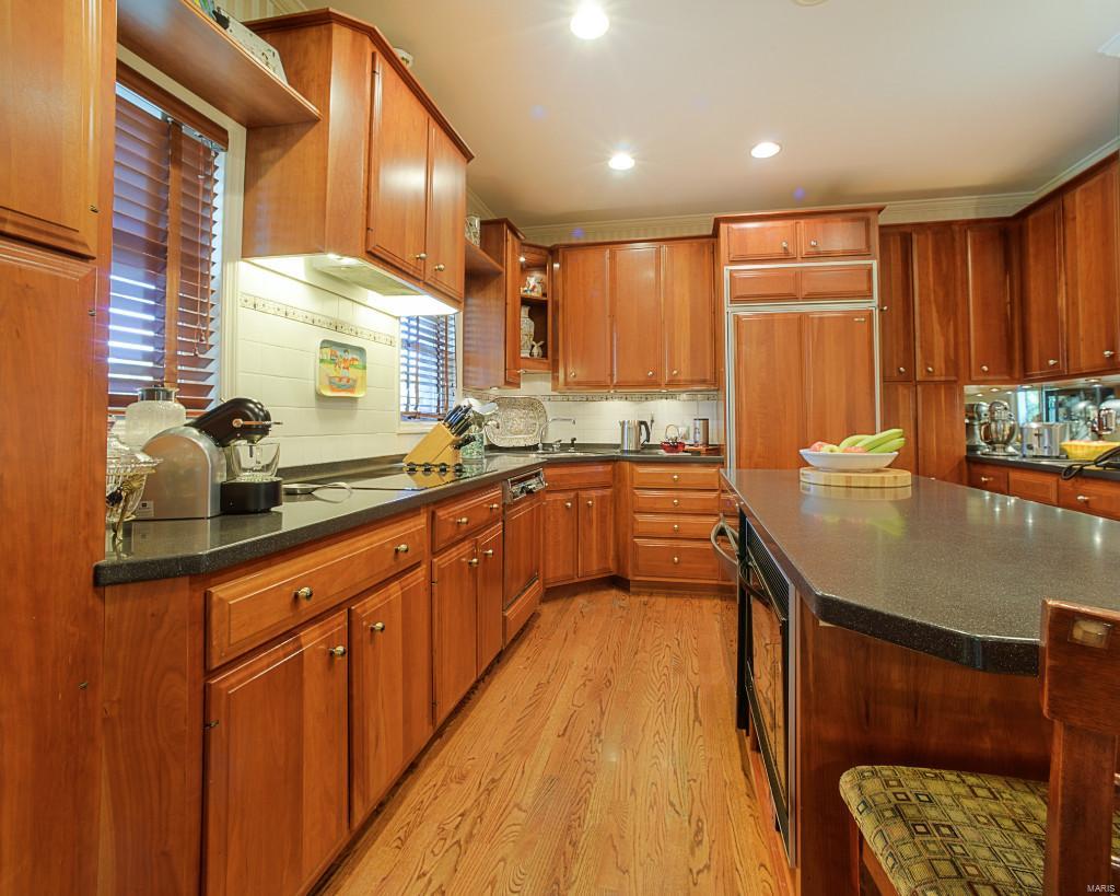 1032 North Spoede Road Creve Coeur, MO 63146 - Photo 7 of 40 Gallery Image 7