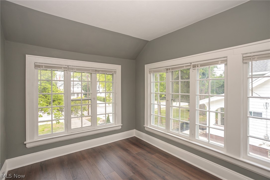 1687 South Green Road Cleveland, OH 44121 - Photo 21 of 31