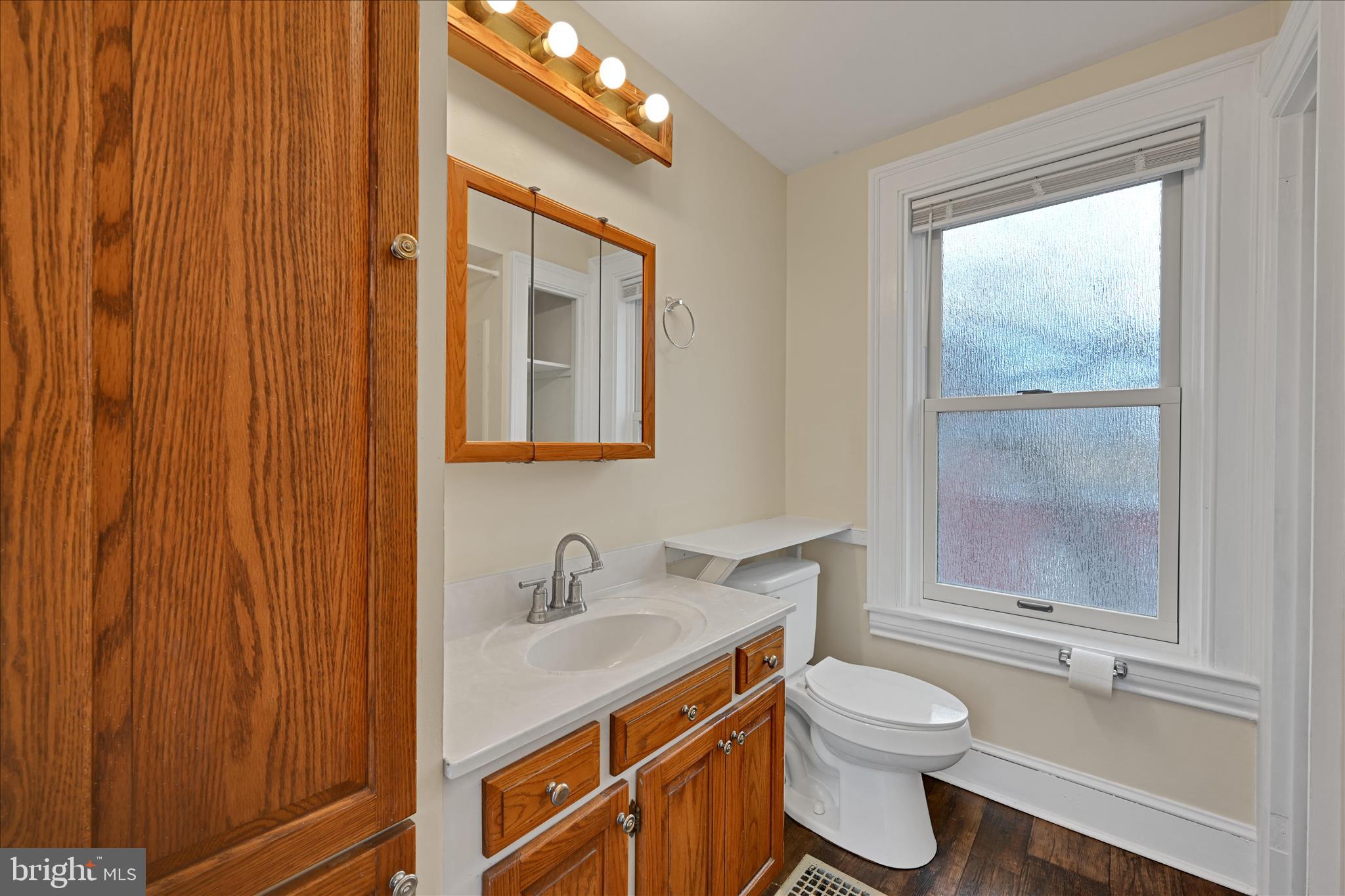 240 Laurel Street Lancaster, PA 17603 - Photo 25 of 31 2nd Floor Full Bathroom