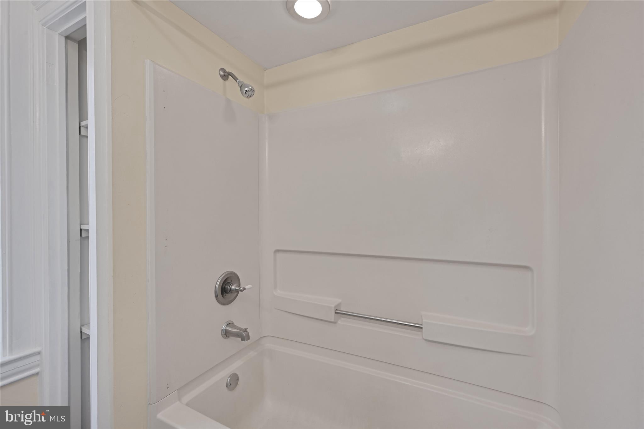 240 Laurel Street Lancaster, PA 17603 - Photo 26 of 31 2nd Floor Full Bathroom