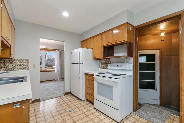 $300,000 | 2 Adams Street, East Dundee, IL 60118