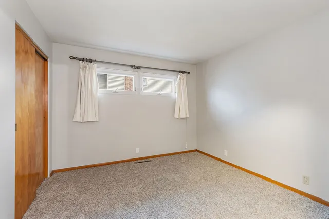 $300,000 | 2 Adams Street, East Dundee, IL 60118