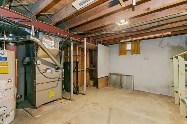 $300,000 | 2 Adams Street, East Dundee, IL 60118