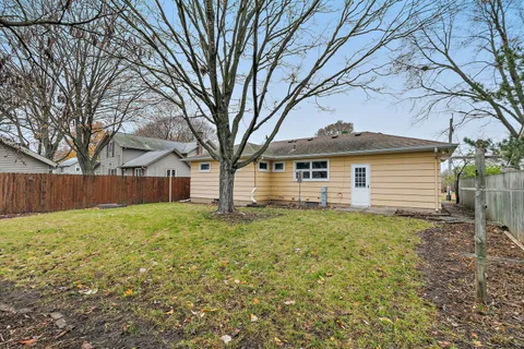 $300,000 | 2 Adams Street, East Dundee, IL 60118