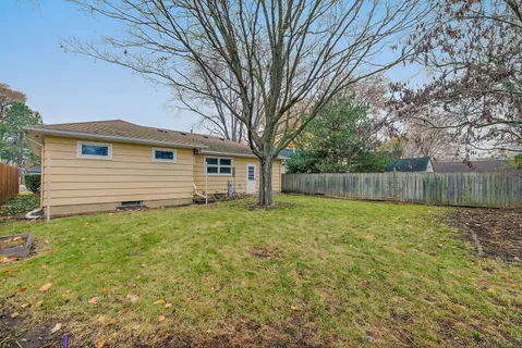 $300,000 | 2 Adams Street, East Dundee, IL 60118