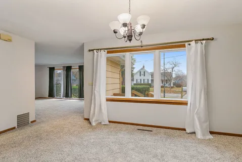 $300,000 | 2 Adams Street, East Dundee, IL 60118