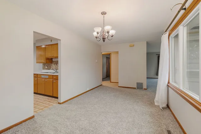 $300,000 | 2 Adams Street, East Dundee, IL 60118