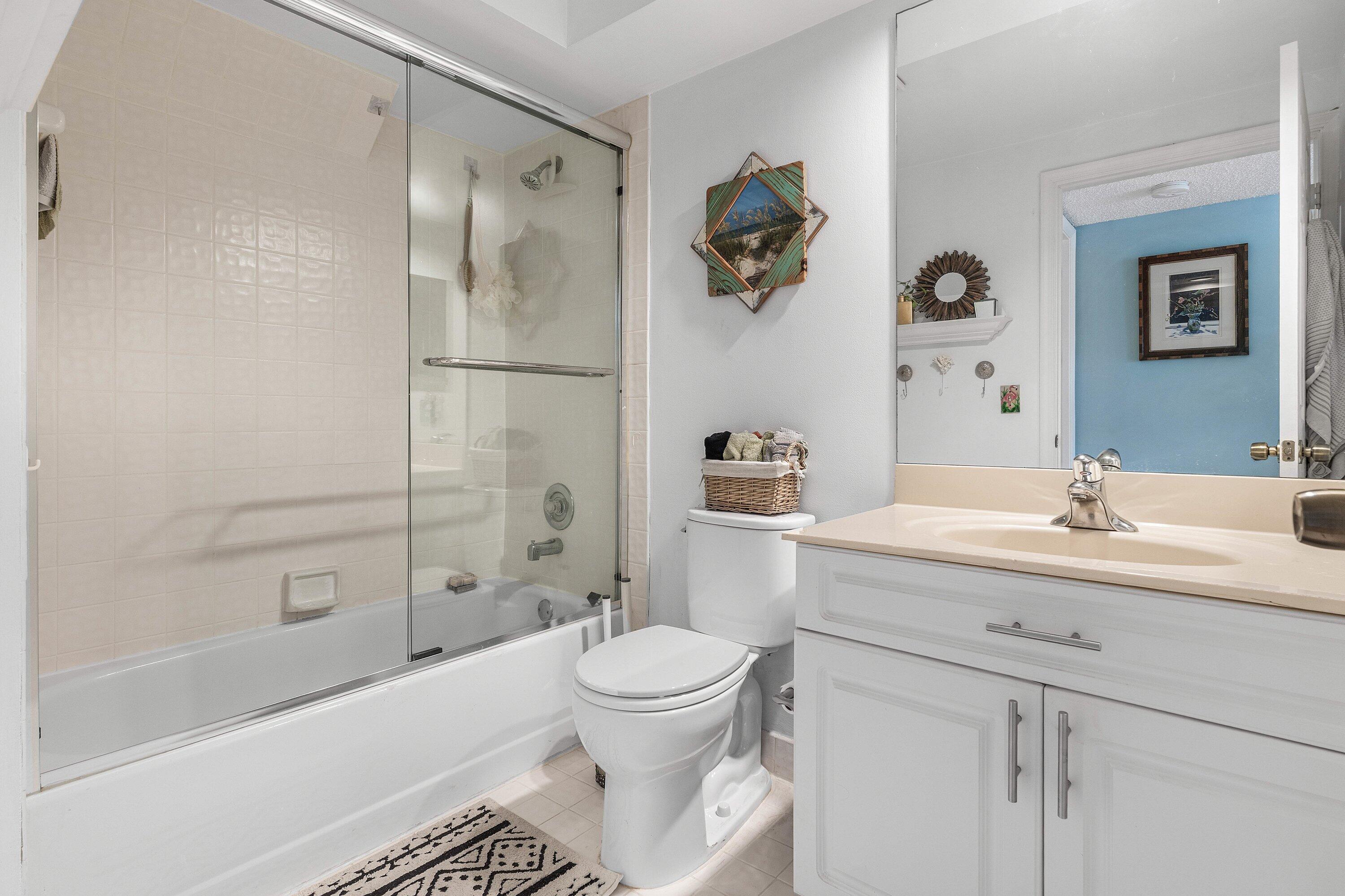 23140 Island View, Unit 1 Boca Raton, FL 33433 - Photo 17 of 22 Bathroom