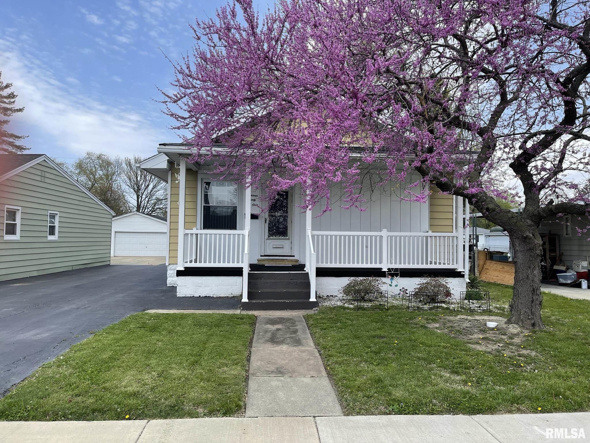 1821 East Keys Avenue Springfield, IL 62702 - Photo 1 of 15