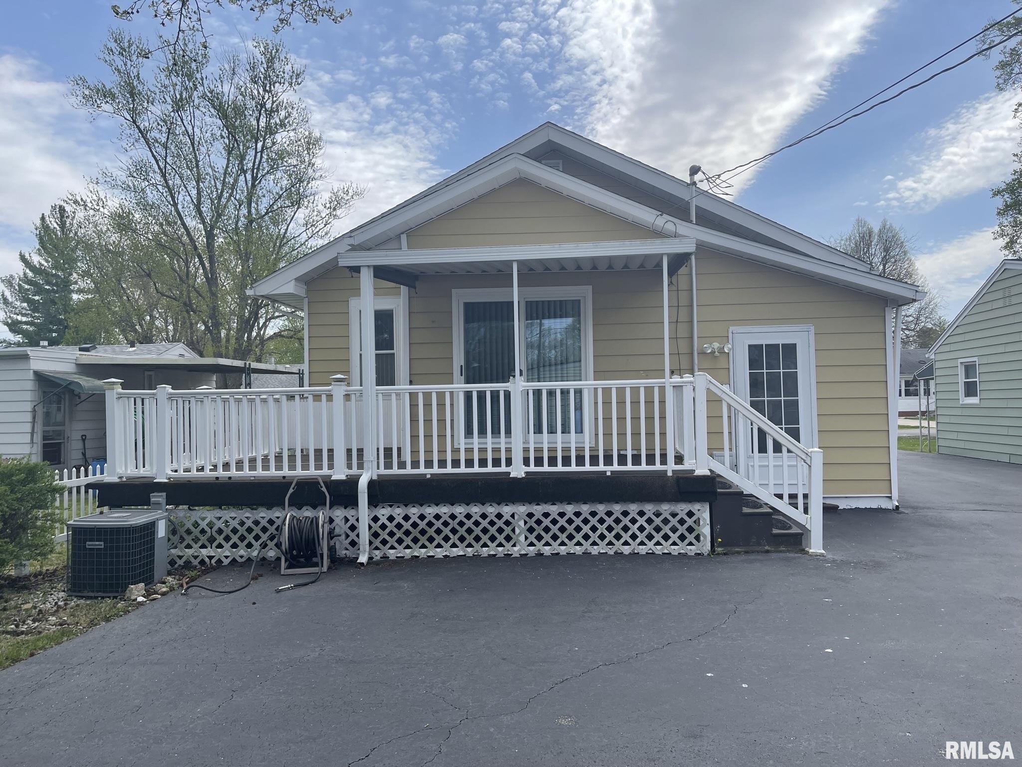 1821 East Keys Avenue Springfield, IL 62702 - Photo 3 of 15