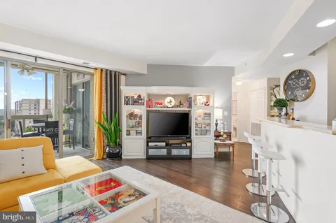 $419,000 | 19365 Cypress Ridge Terrace, Unit 510, Leesburg, VA 20176