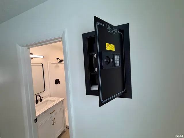 $144,900 | 1250 Monroe Street, Galesburg, IL 61401