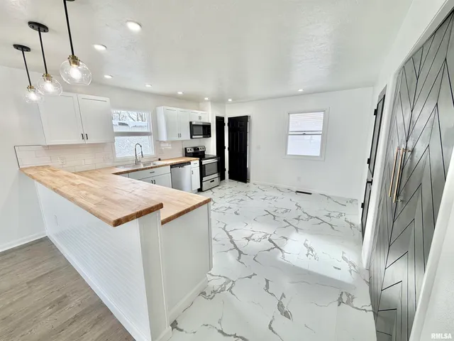 $144,900 | 1250 Monroe Street, Galesburg, IL 61401