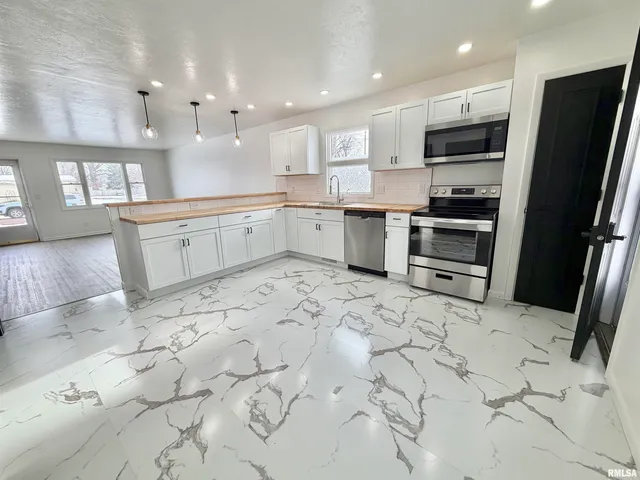 $144,900 | 1250 Monroe Street, Galesburg, IL 61401