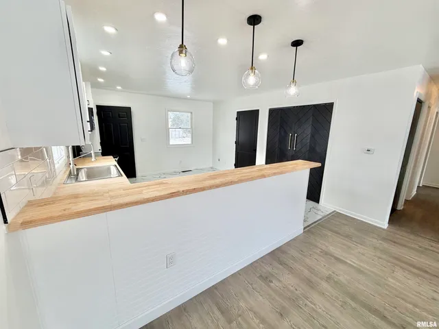 $142,500 | 1250 Monroe Street, Galesburg, IL 61401