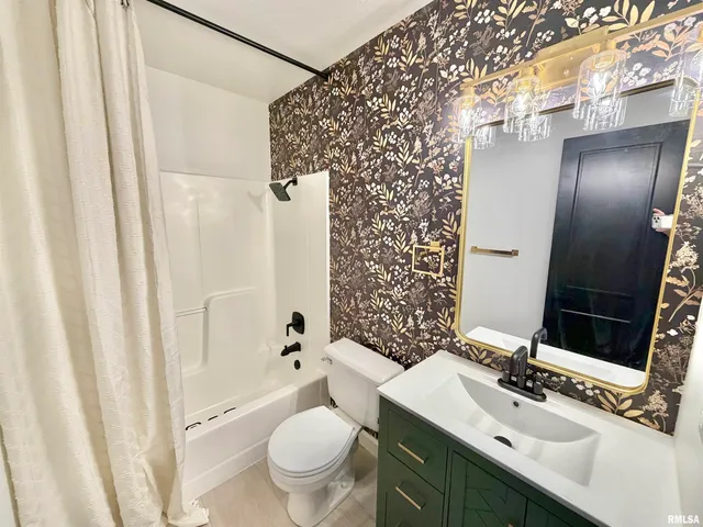 $144,900 | 1250 Monroe Street, Galesburg, IL 61401