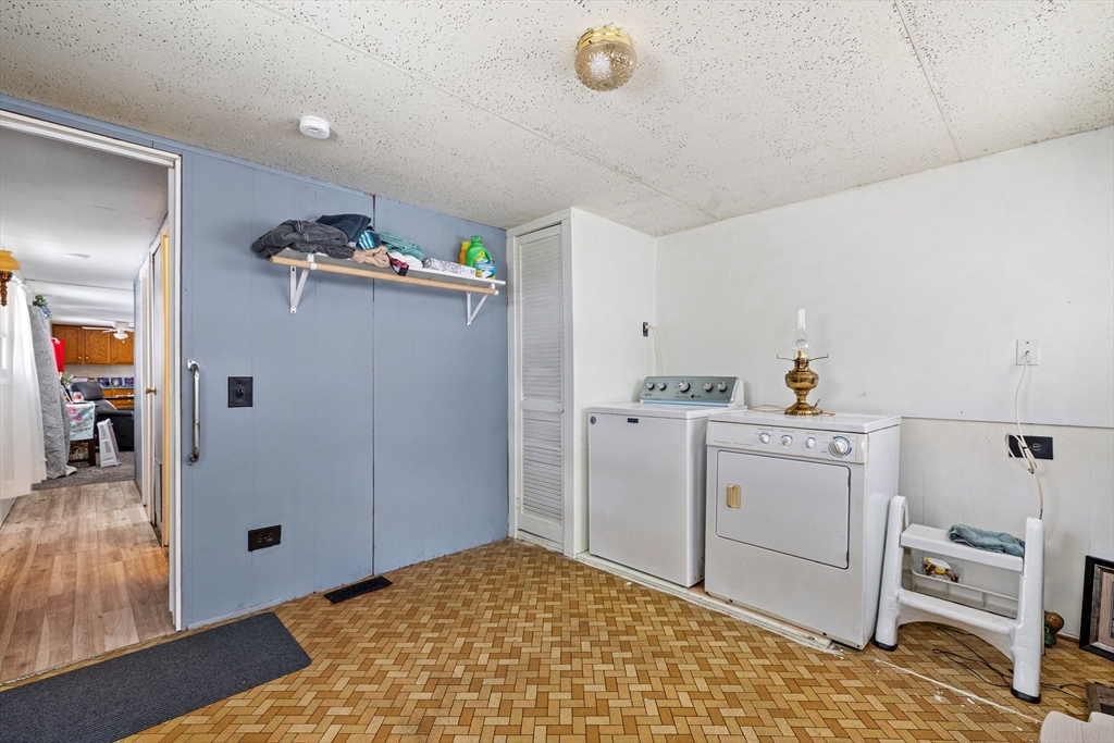 365 Main Street, Unit 3 Sturbridge, MA 01566 - Photo 16 of 20 a room with a dresser and a window