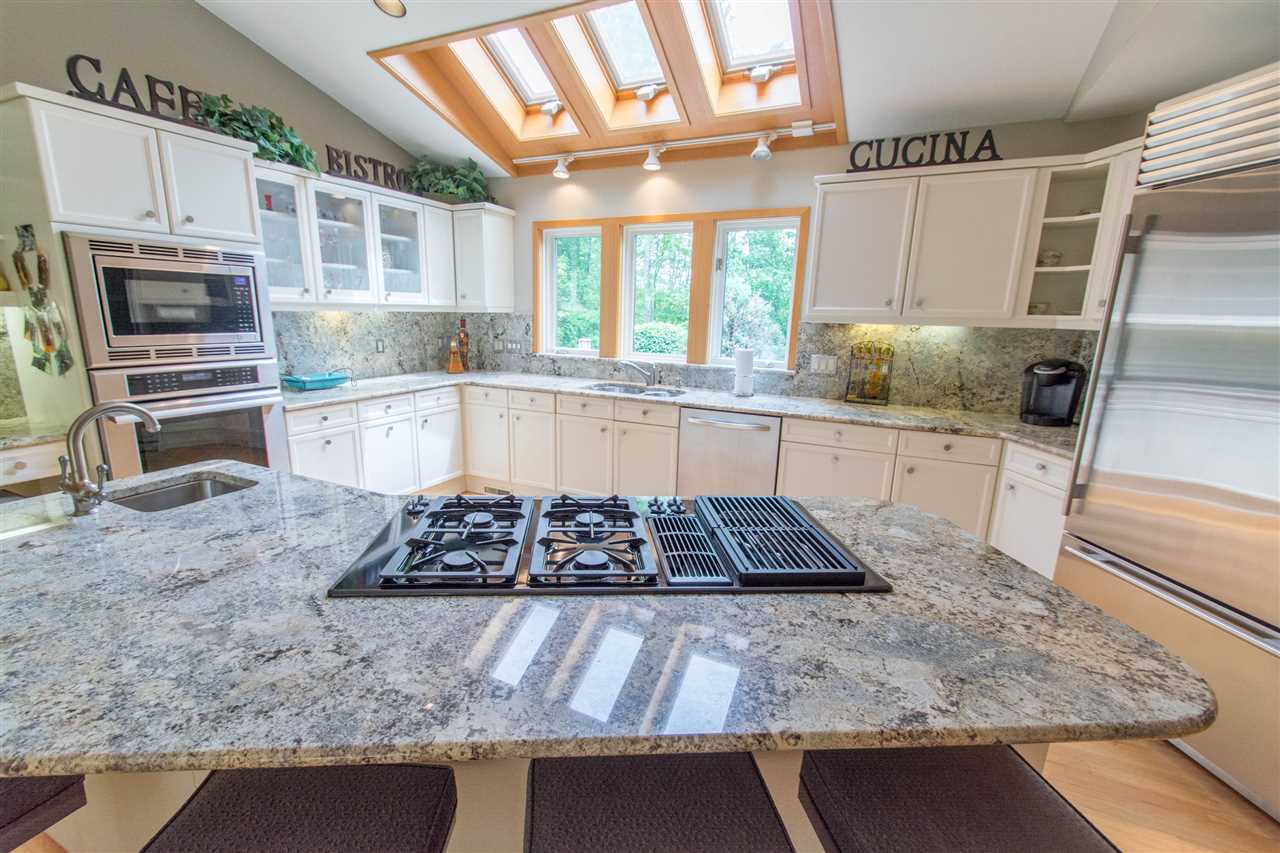 333 North Amherst Road Bedford, NH 03110 - Photo 11 of 30