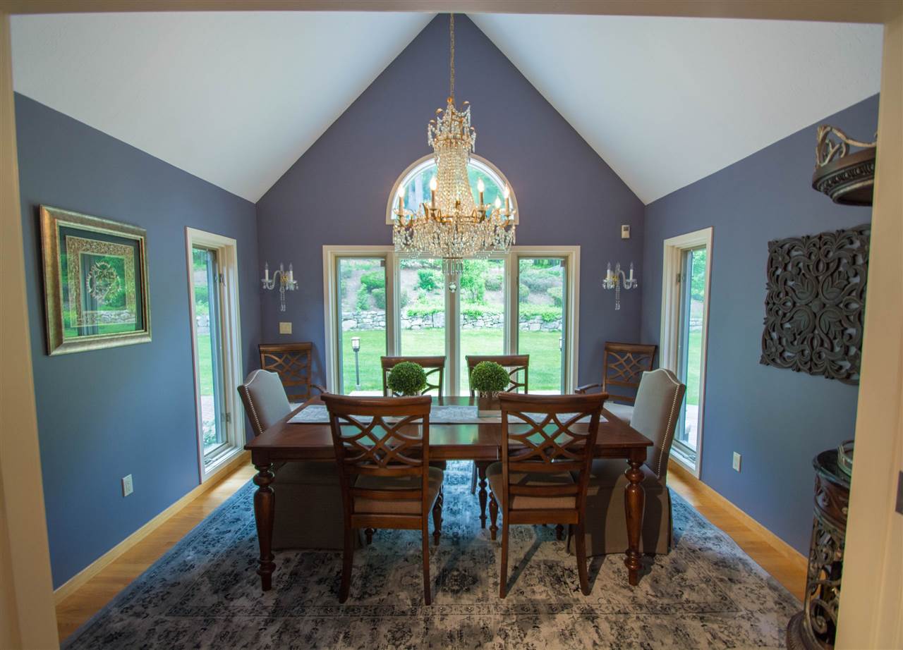 333 North Amherst Road Bedford, NH 03110 - Photo 5 of 30