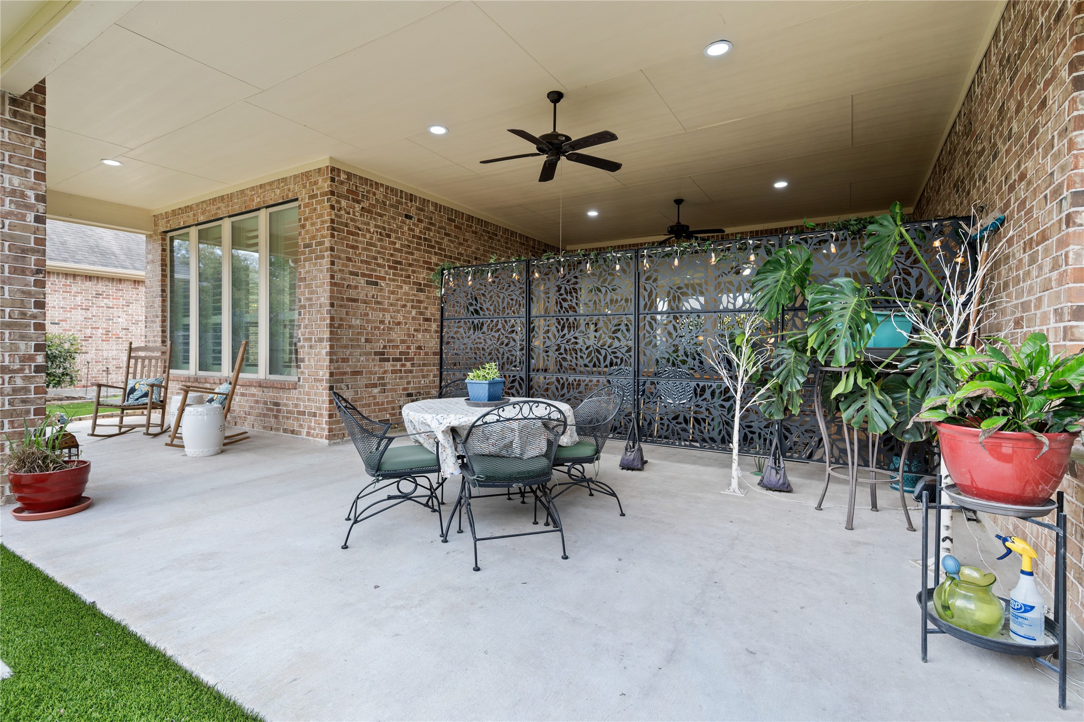 19911 Cullen Ridge Drive Porter, TX 77365 - Photo 33 of 42 a view of a patio with a table and chairs
