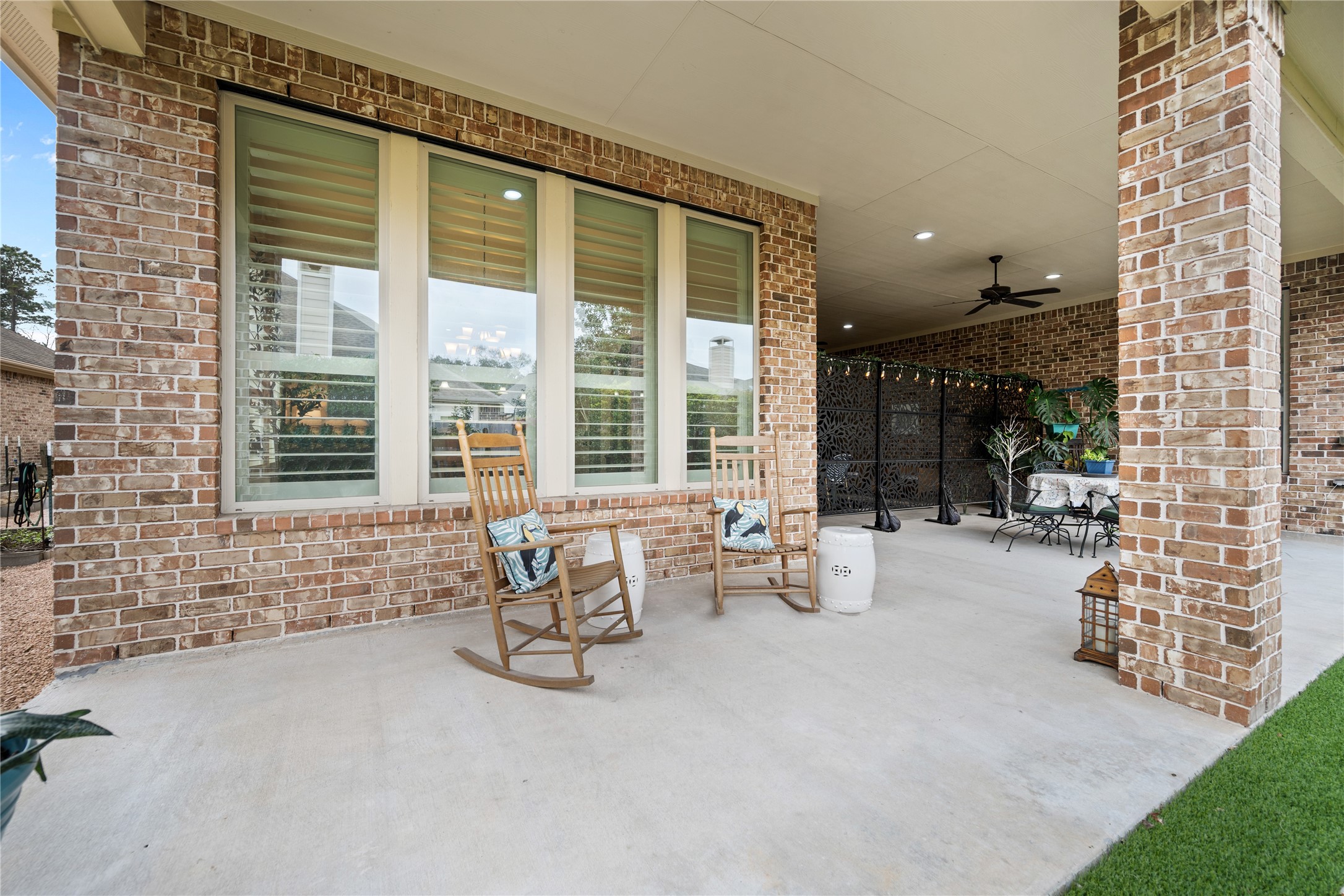 19911 Cullen Ridge Drive Porter, TX 77365 - Photo 34 of 42 a room with patio furniture