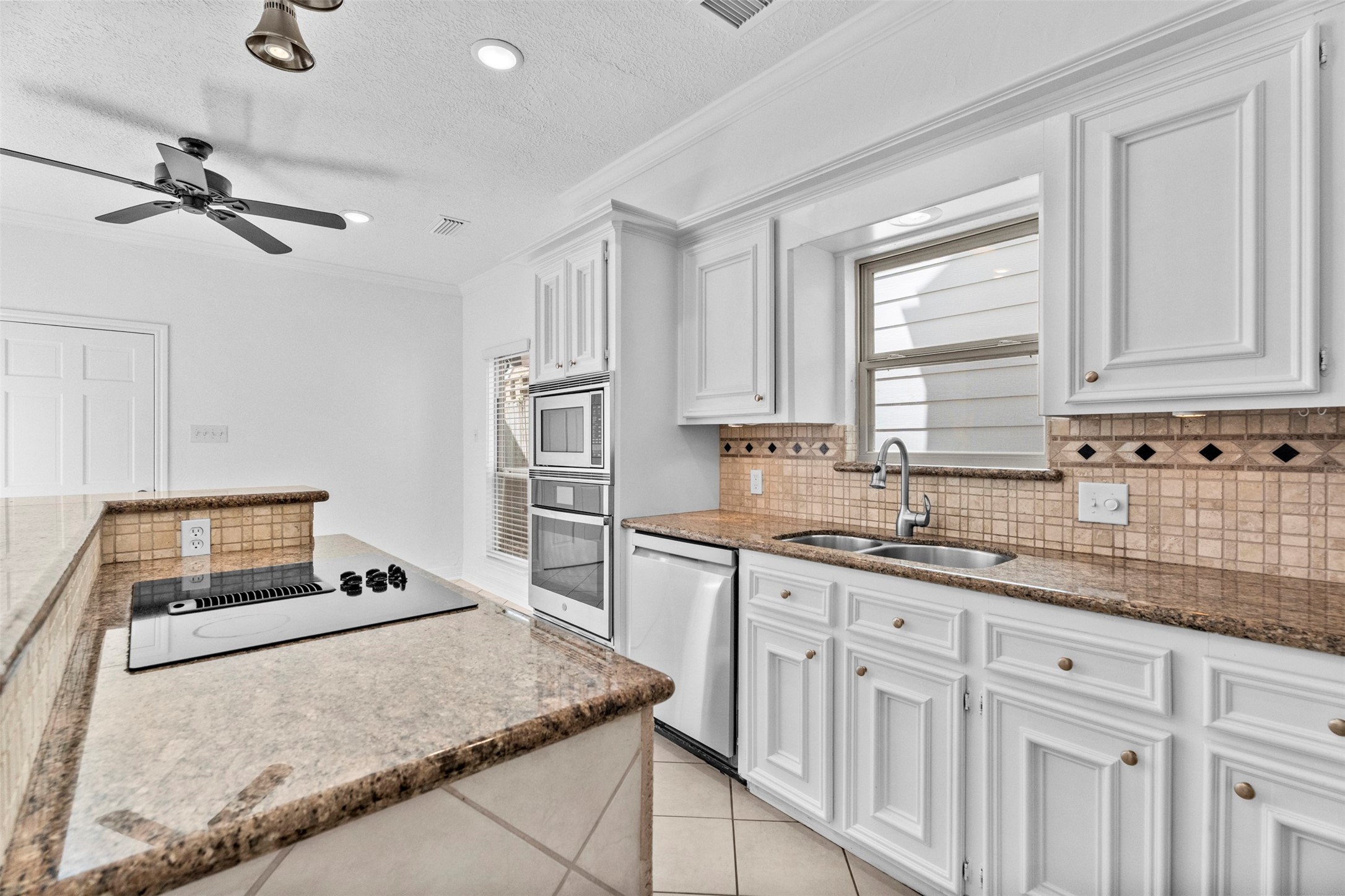 7635 Ameswood Road Houston, TX 77095 - Photo 15 of 39