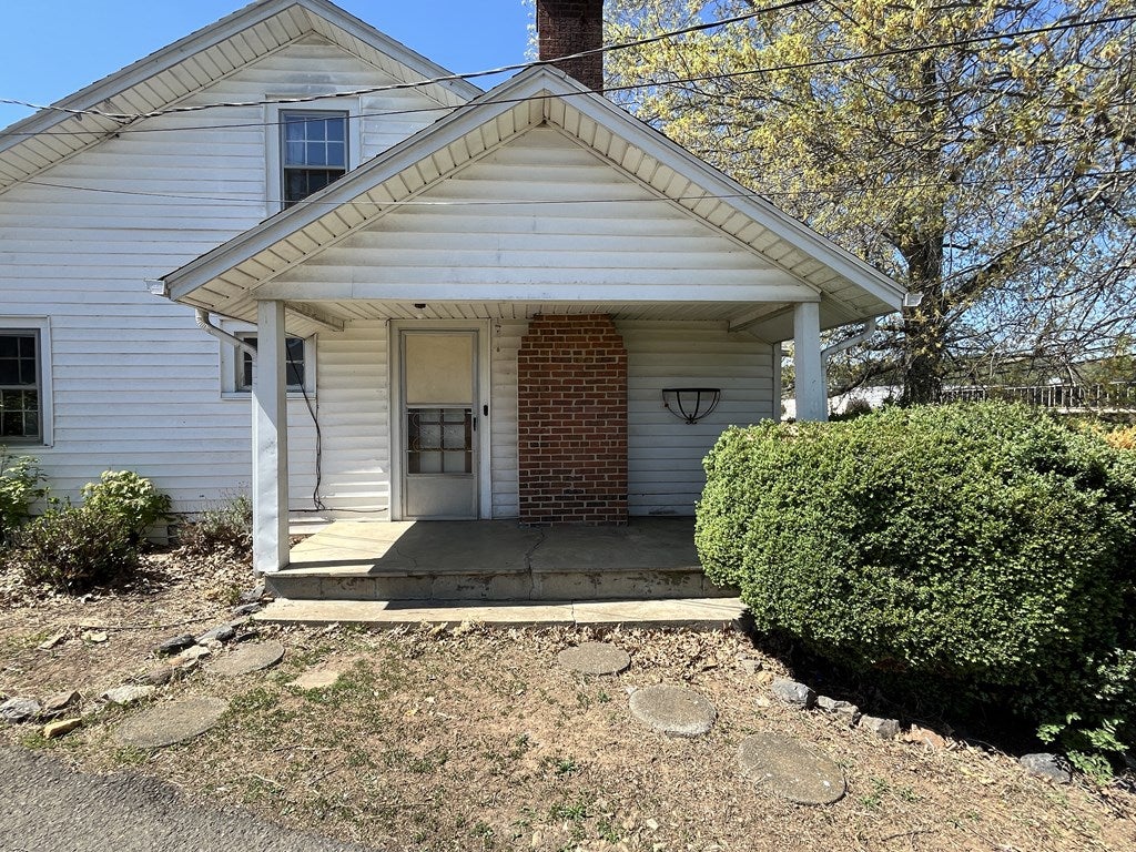 1005 Glendale Road Galax, VA 24333 - Photo 5 of 26 Gallery Image 5