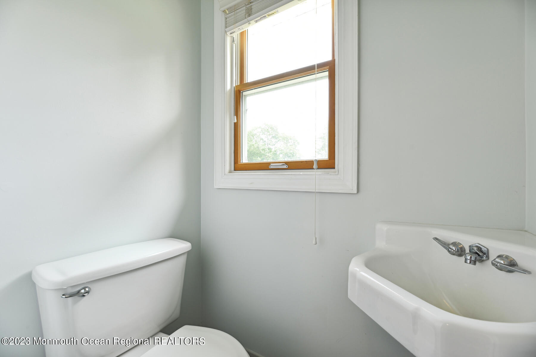 29 Willow Brook Road Holmdel, NJ 07733 - Photo 13 of 35 a white toilet sitting next to a window
