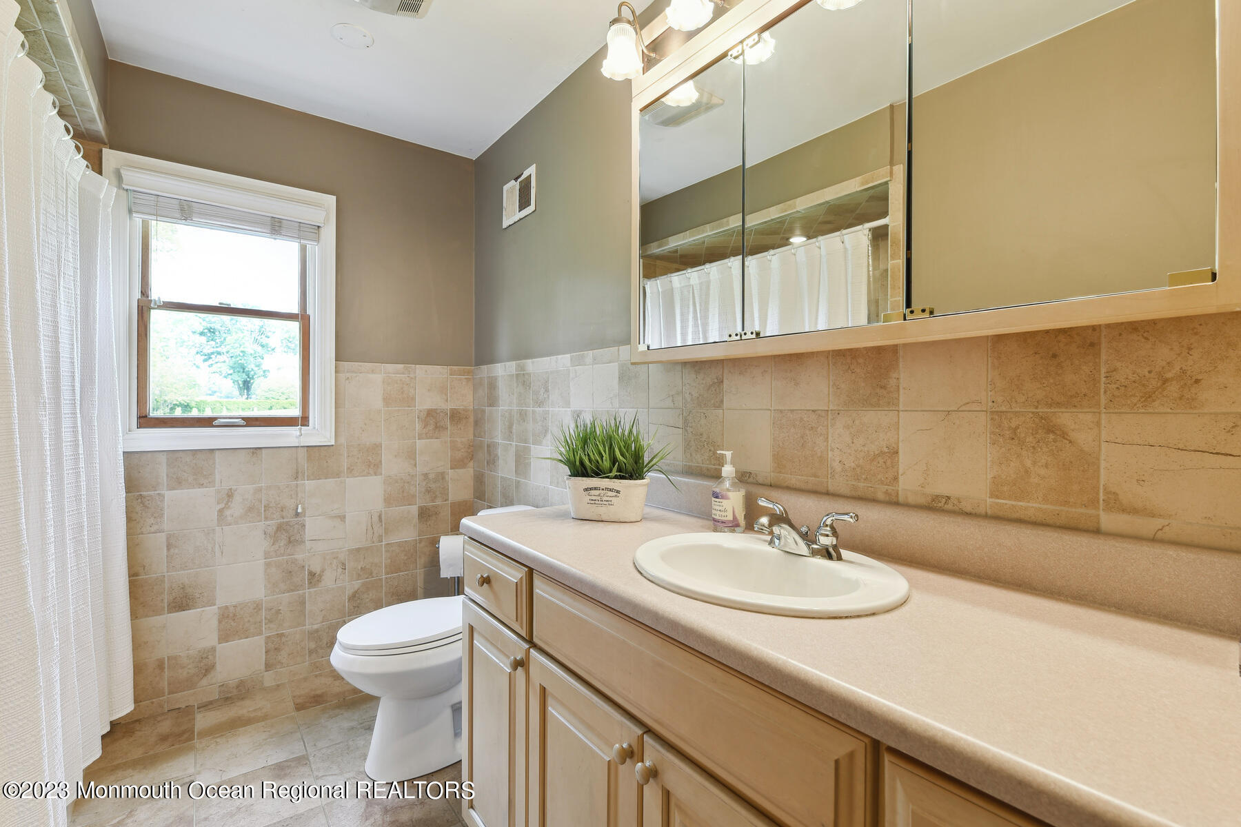 29 Willow Brook Road Holmdel, NJ 07733 - Photo 20 of 35 a bathroom with a sink toilet and shower