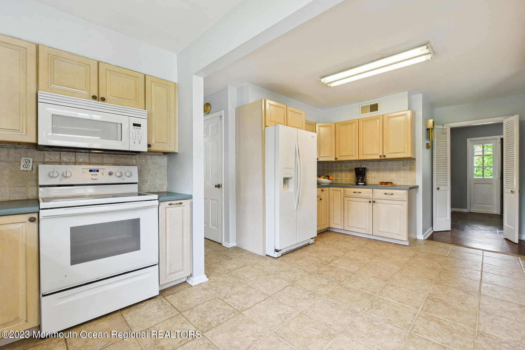 29 Willow Brook Road Holmdel, NJ 07733 - Photo 7 of 35 a kitchen with a stove a sink and a refrigerator