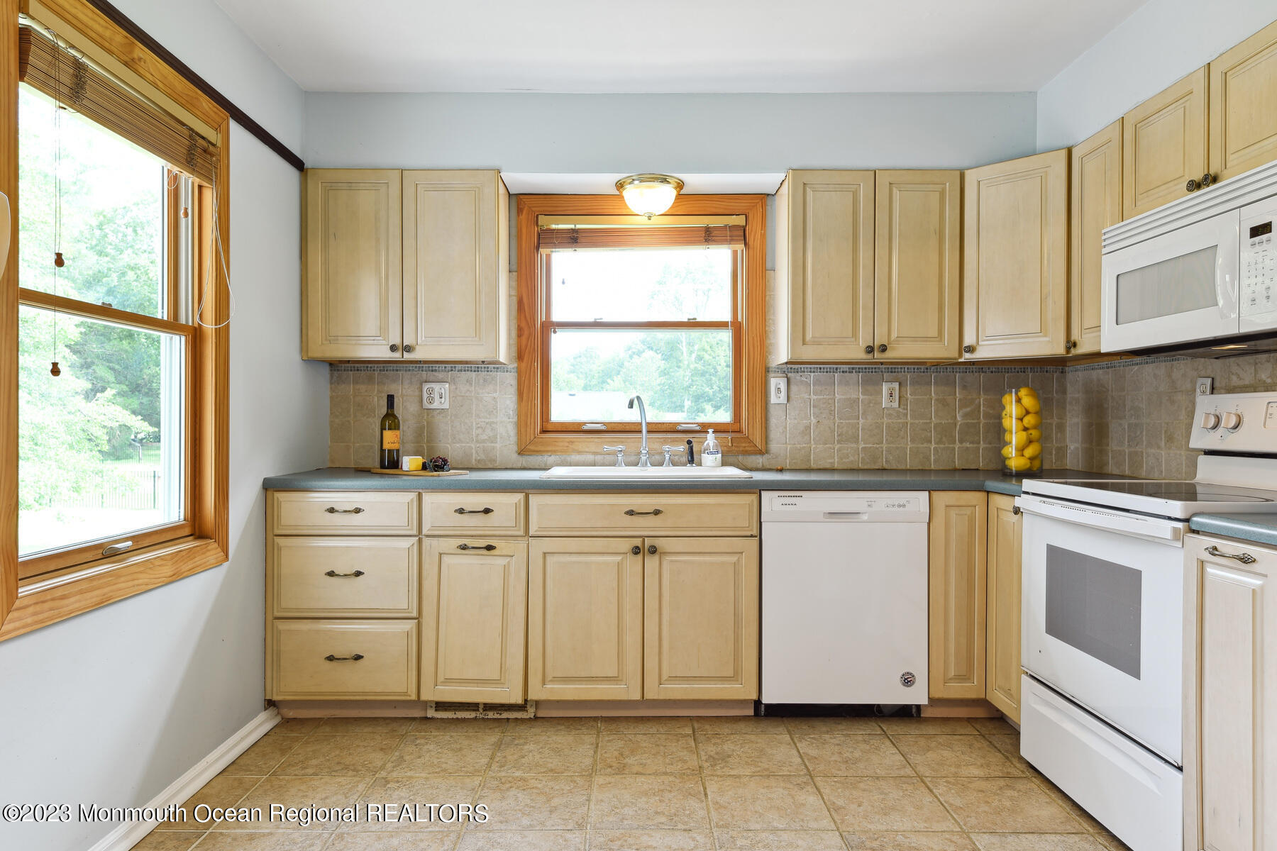 29 Willow Brook Road Holmdel, NJ 07733 - Photo 8 of 35 VMD_009