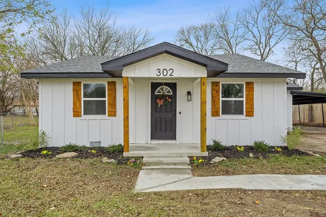 $245,000 | 302 Suzanne, Palmer, TX 75152