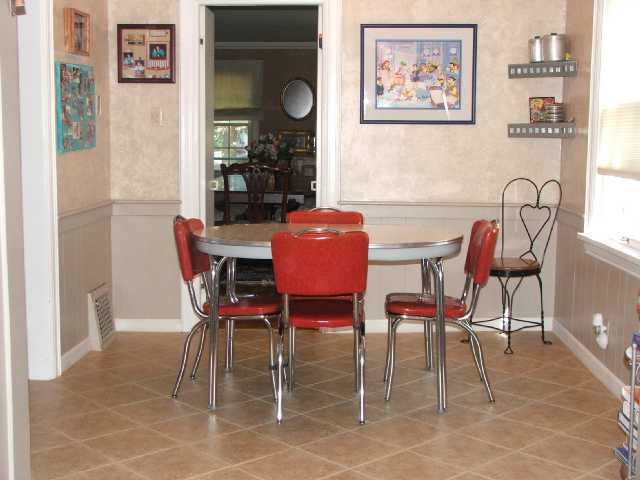 143 South Cassingham Road Columbus, OH 43209 - Photo 5 of 17