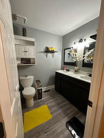 5124 East Calgary Murfreesboro, TN 37129 - Photo 16 of 32 a bathroom with a sink toilet and mirror