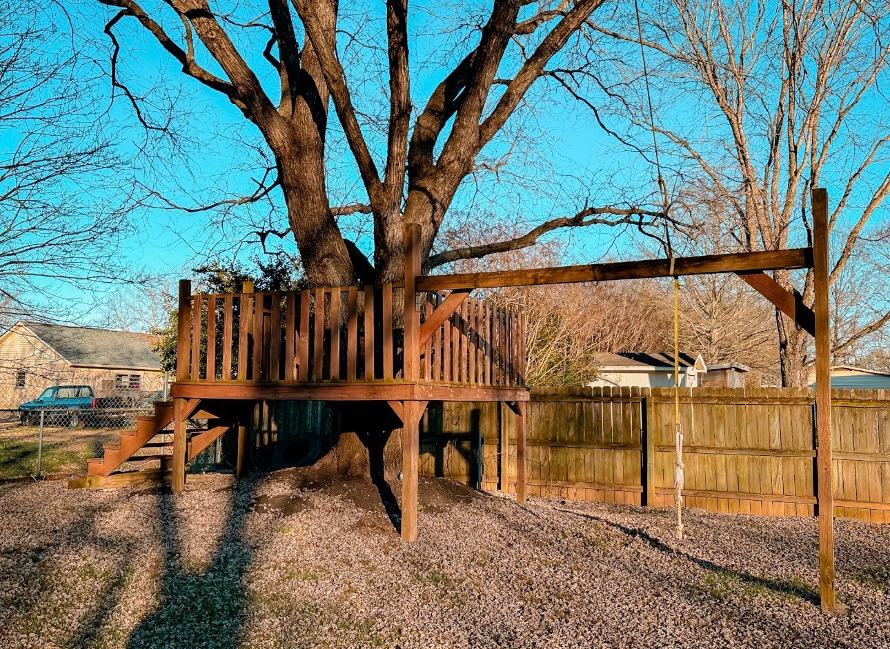5124 East Calgary Murfreesboro, TN 37129 - Photo 27 of 32 a view of a backyard with a bench under an umbrella