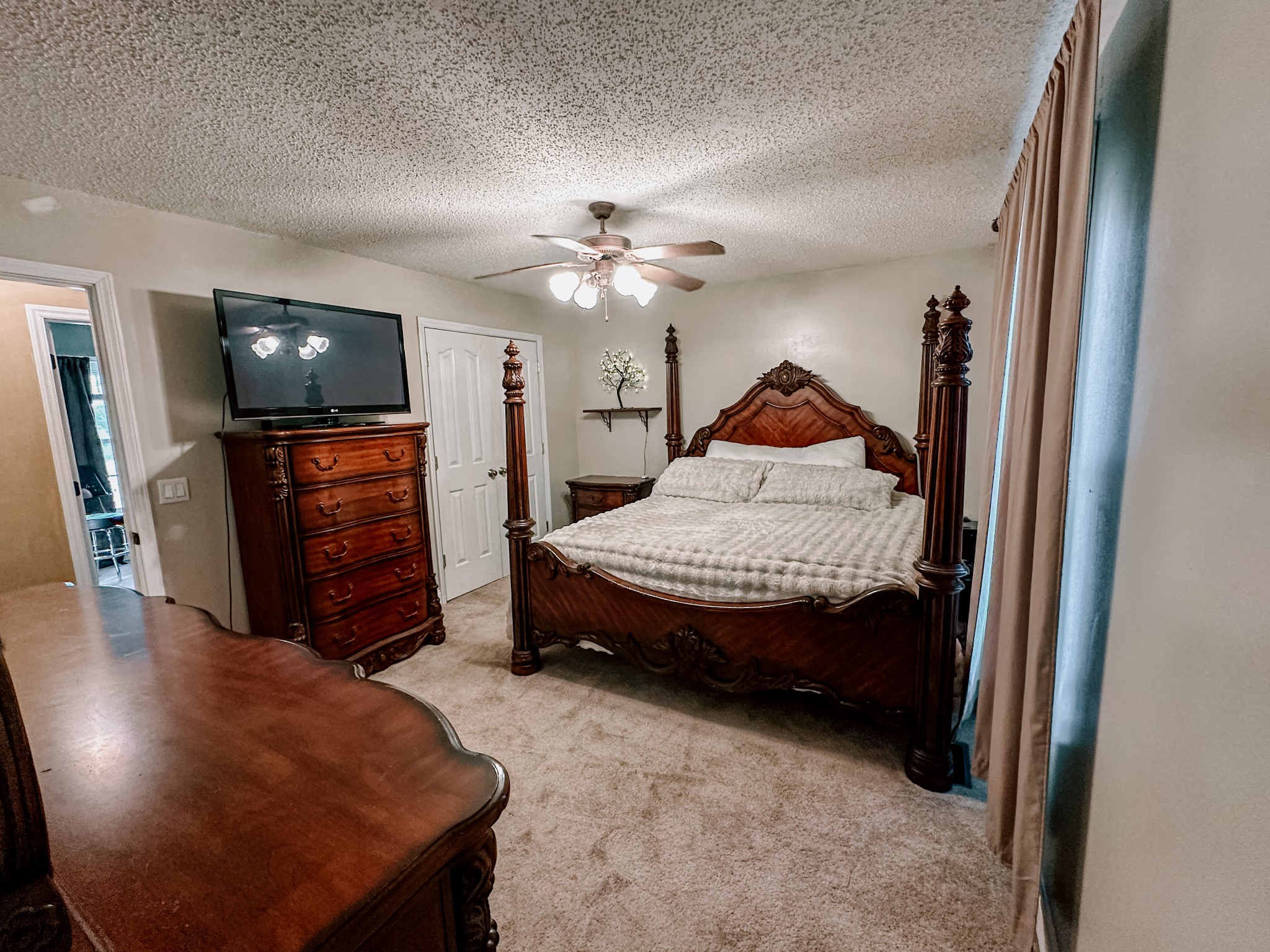 5124 East Calgary Murfreesboro, TN 37129 - Photo 9 of 32 a living room with furniture and a flat screen tv