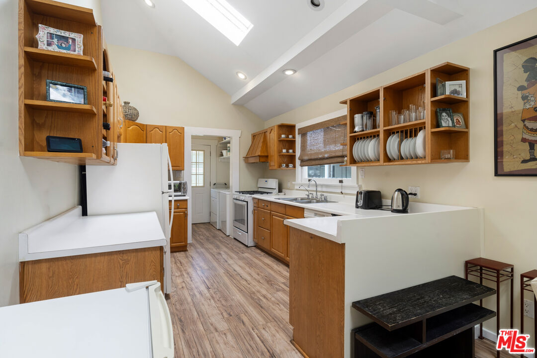 428 Rialto Avenue Venice, CA 90291 - Photo 13 of 38