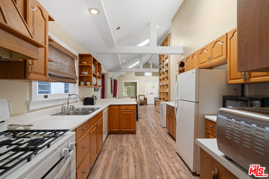 428 Rialto Avenue Venice, CA 90291 - Photo 14 of 38