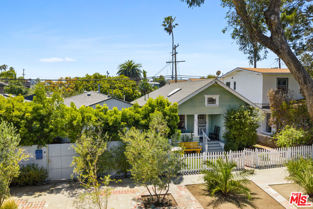 428 Rialto Avenue Venice, CA 90291 - Photo 3 of 38