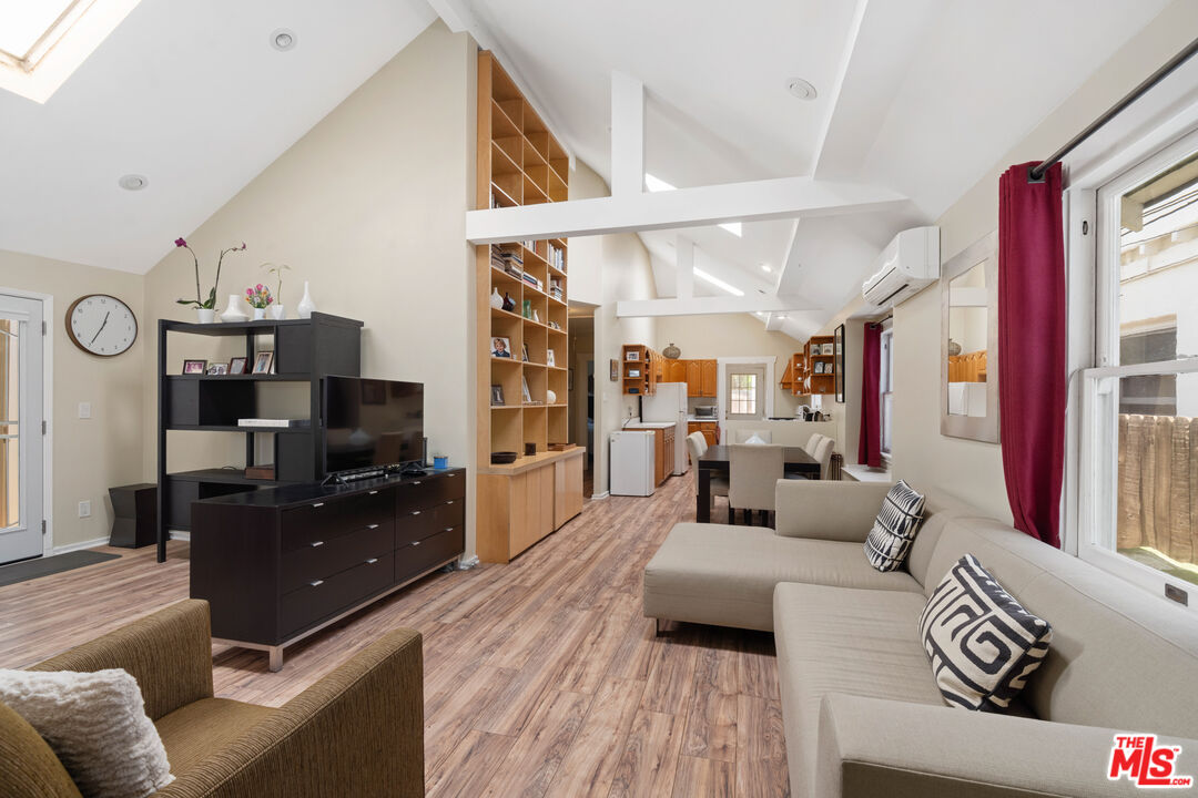 428 Rialto Avenue Venice, CA 90291 - Photo 8 of 38