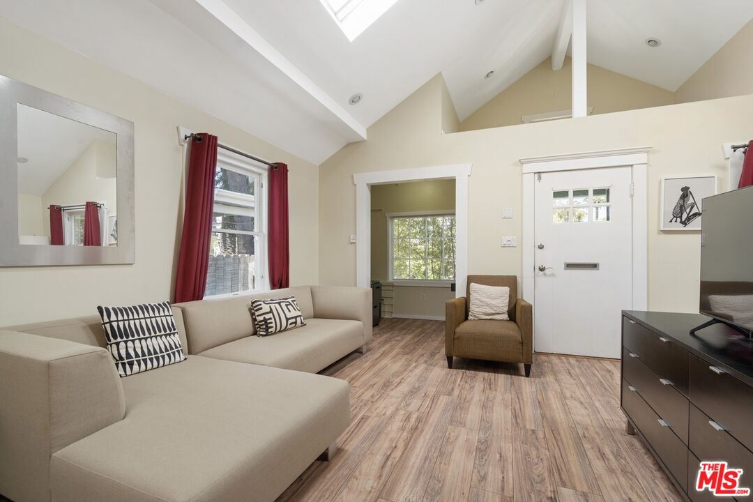 428 Rialto Avenue Venice, CA 90291 - Photo 9 of 38