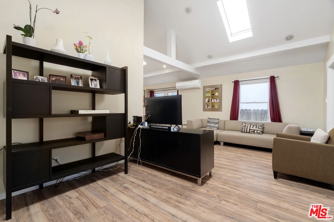 428 Rialto Avenue Venice, CA 90291 - Photo 10 of 38