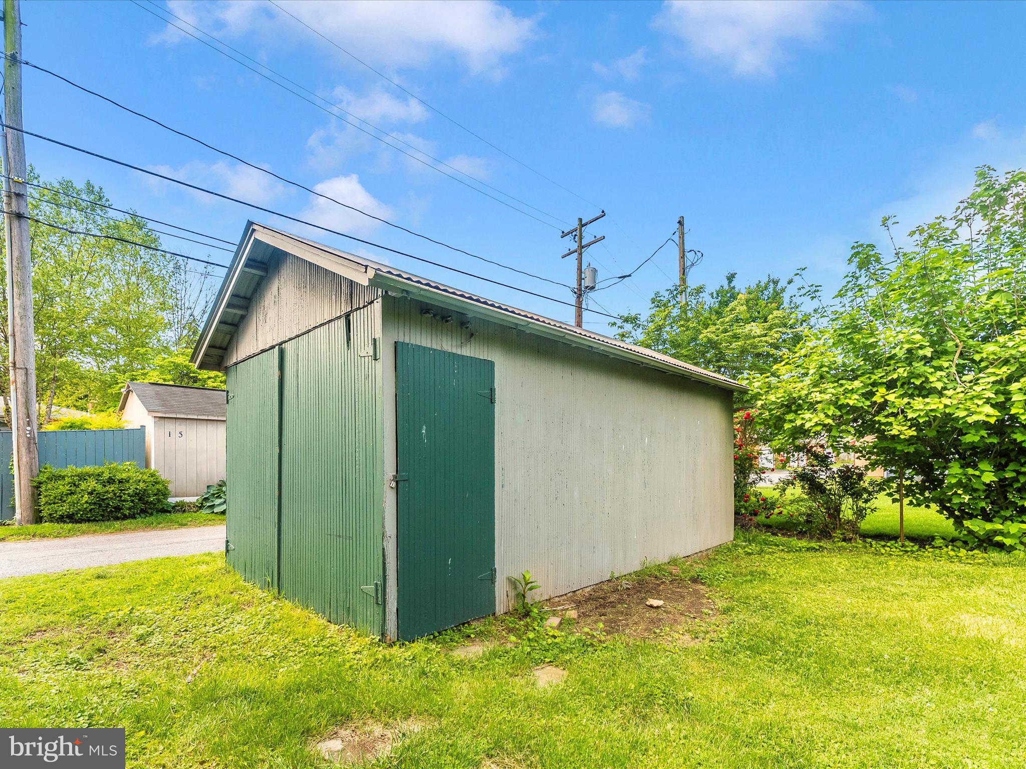 18 Clarke Place Frederick, MD 21701 - Photo 65 of 74 a backyard of a house