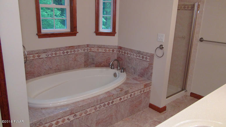 423 Mallard Lane Bushkill, PA 18324 - Photo 12 of 13