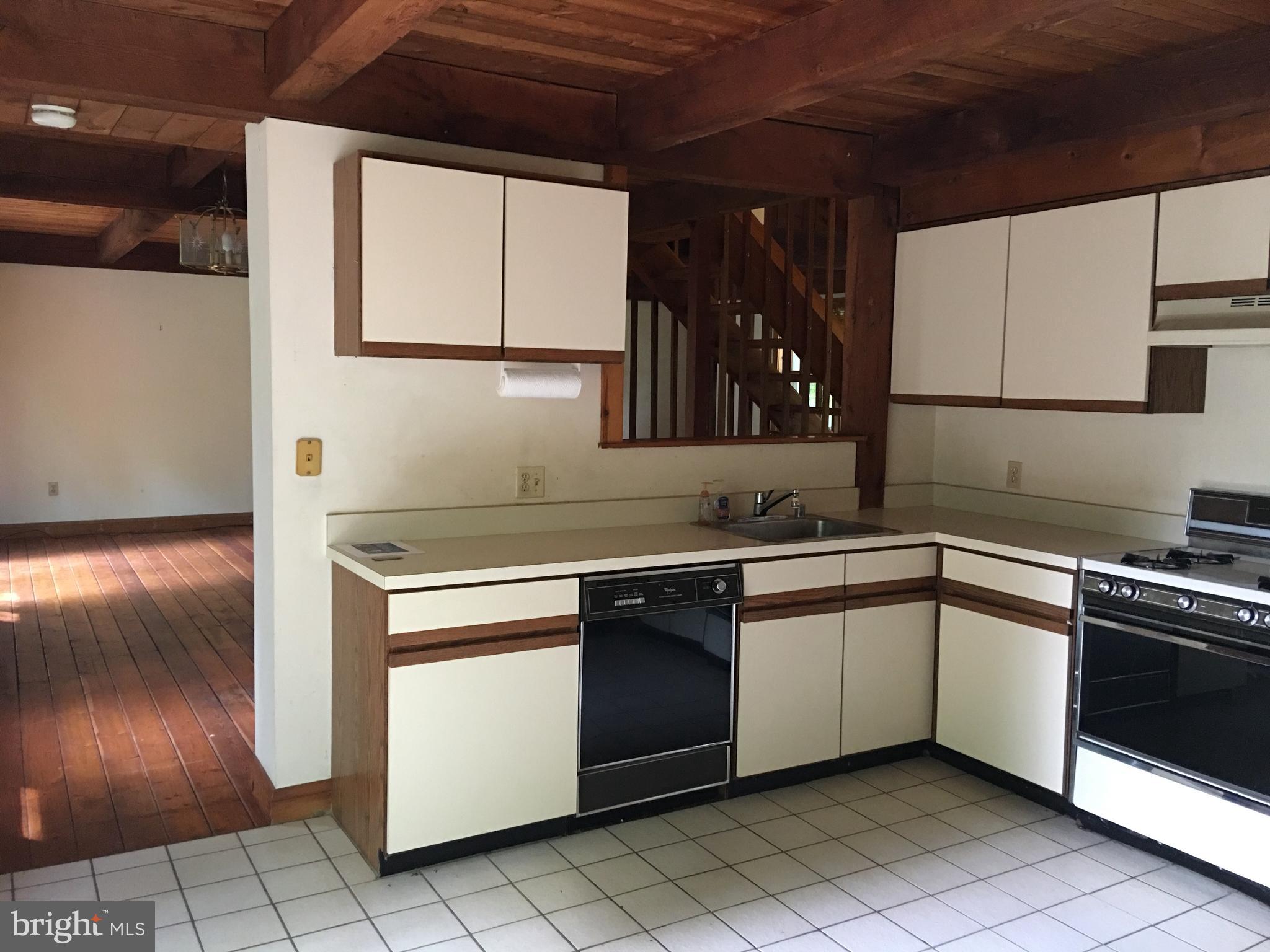 200 Aigburth Road Towson, MD 21286 - Photo 18 of 29 Kitchen
